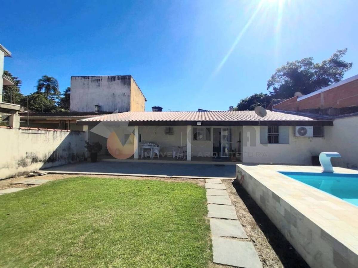 Edícula com piscina em um terreno com 490m² no bairro Jardim Gaivotas R$ 680.000,00