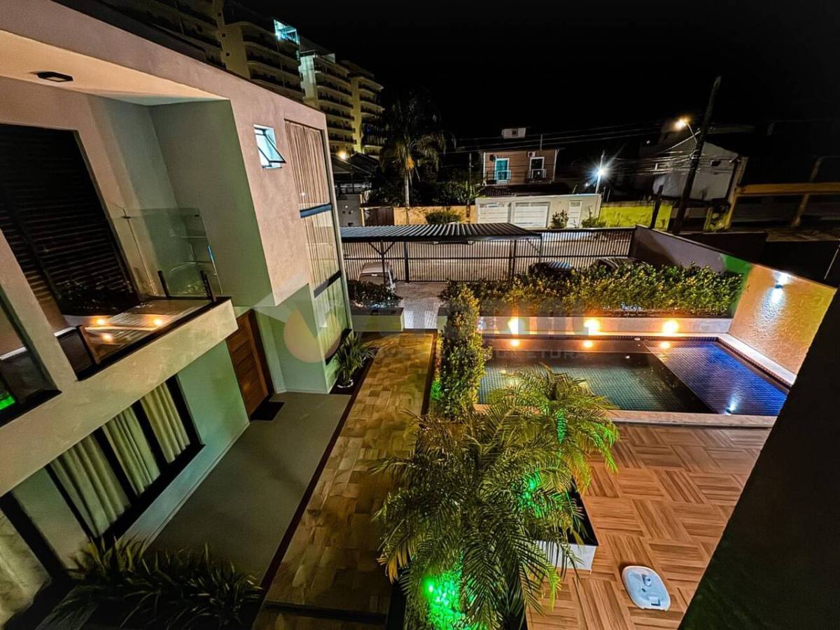 Sobrado com 3 dormitórios à venda, 111 m² por R$ 750.000,00 - Cidade Jardim - Caraguatatuba/SP